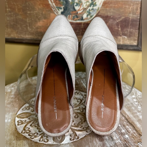 EUC Report “Tosh” Snakeskin Embossed Mule in Sand Size 7.5 - Picture 9 of 12